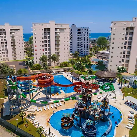 With Seaview In Caesar Blue Resort, Including Lunch Till 4 Pm, Gym With Sauna And Heated Swimming Pool Apartman